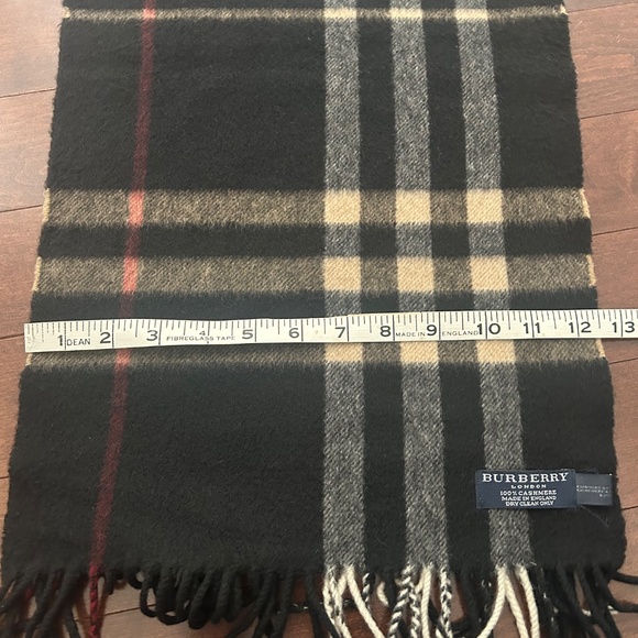 Authentic Burberry 100 percent cashmere unisex scarf - Picture 3 of 5